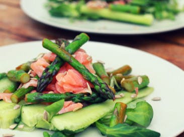 Green asparagus with smoked salmon