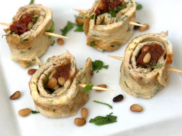Omelet roll with sun-dried tomato and avocado spread
