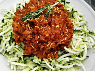 Zucchini Bolognese mit Rosmarin und Zitrone
