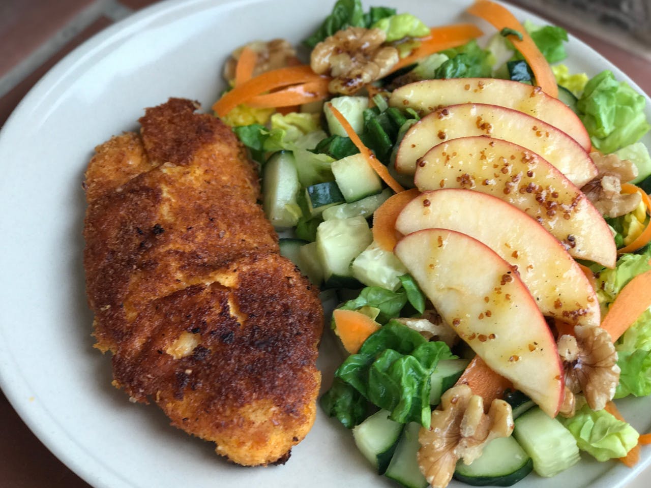 Crispy chicken with apple salad
