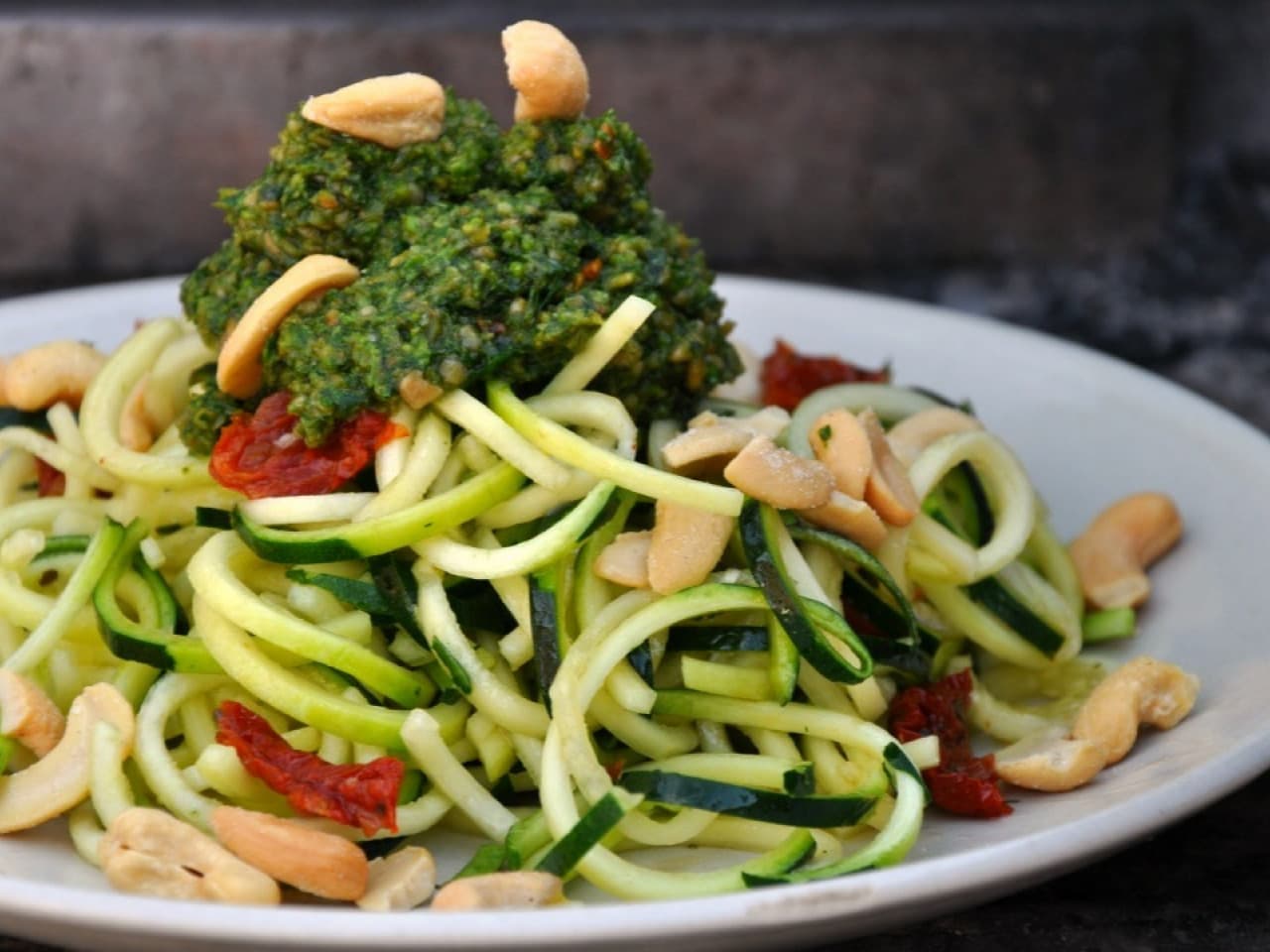 Pasta pesto: Courgetti with cashew nut pesto and bacon