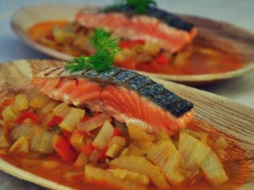 Fennel stew with grilled salmon fillet