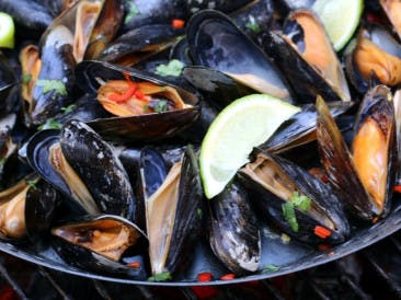 Spicy BBQ mussels