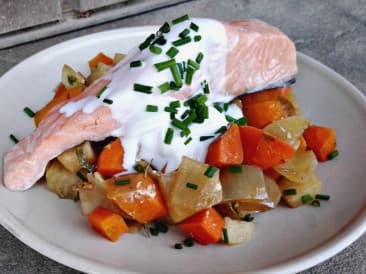 Lachs mit Frühlingsgemüse und Kokoscreme & Schnittlauch