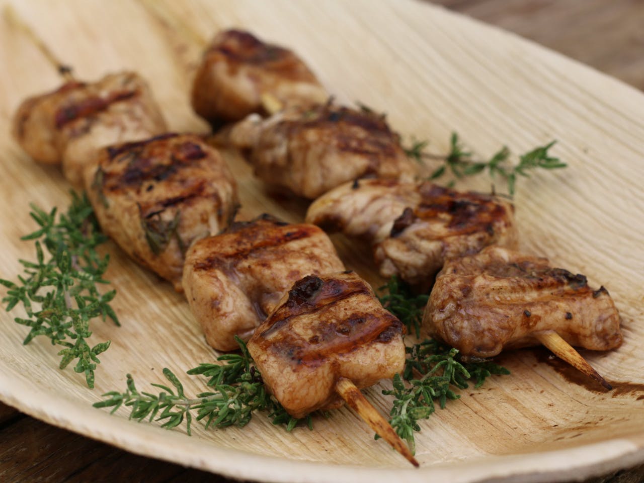 Chicken skewer with balsamic vinegar and thyme