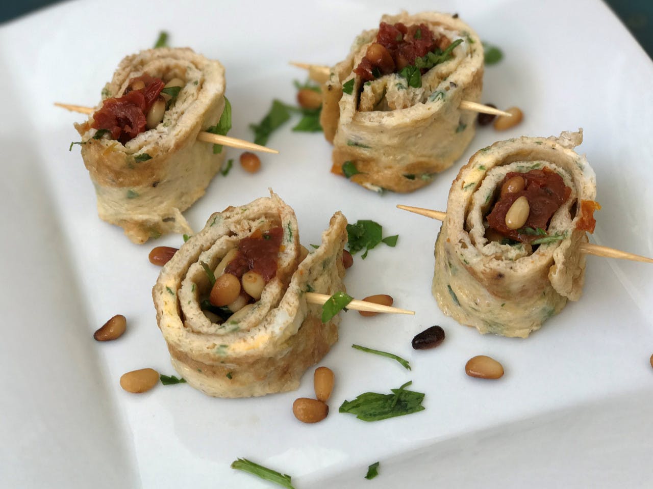 Omelet roll with sun-dried tomato and pine nuts