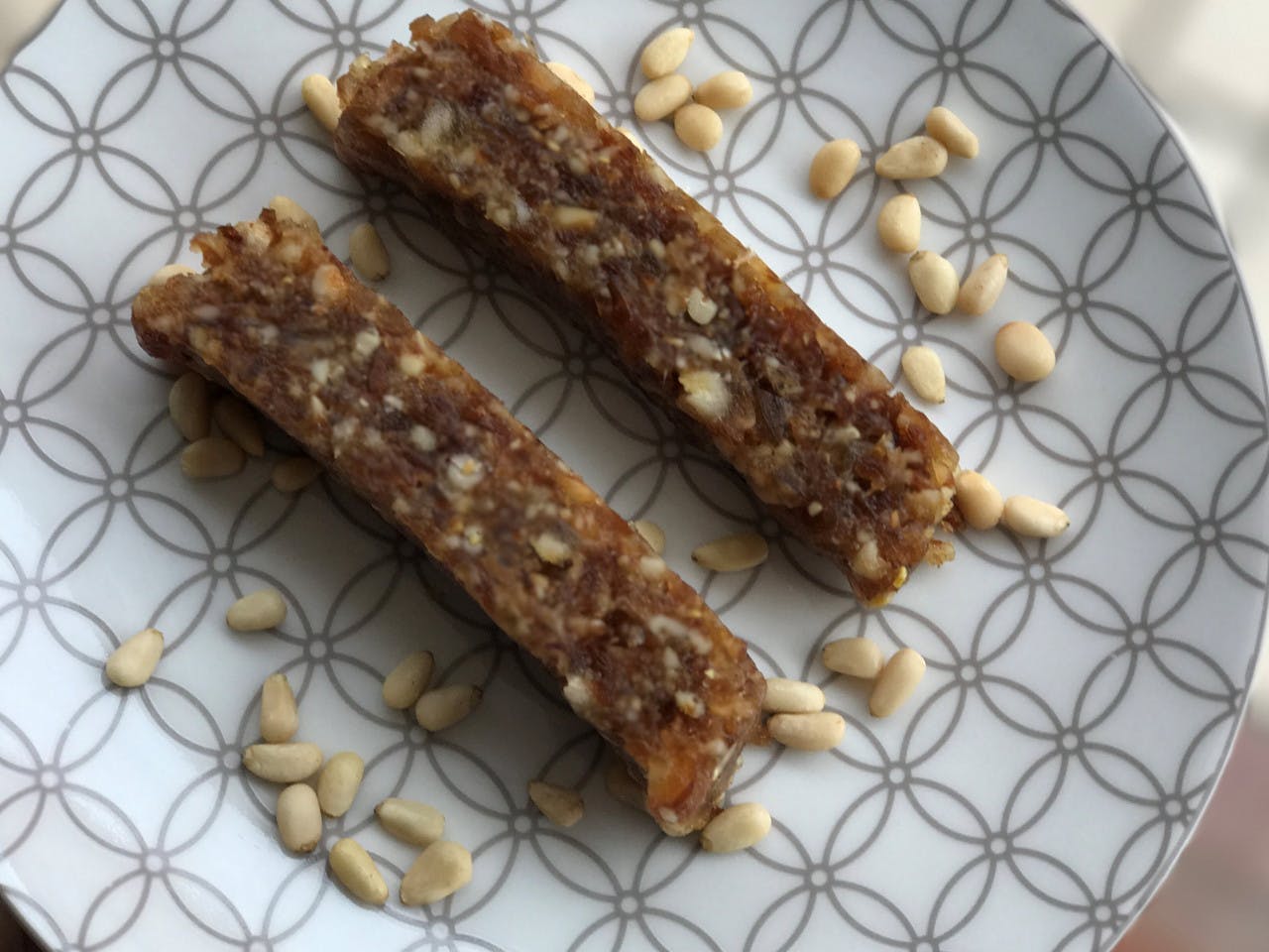 Energy bar with dates & pine nuts