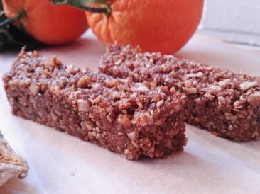 Energy bar with figs and orange