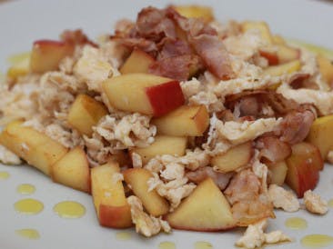 Scrambled egg apple with bacon