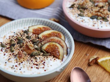 Cottage cheese with puffed quinoa