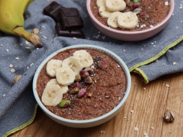 Choco oatmeal with pistachios