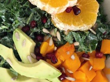 Autumn salad with pumpkin and a fruity touch