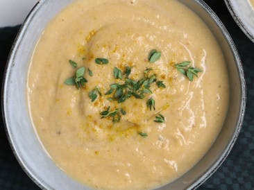 Creamy cauliflower soup with sweet potato