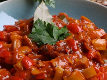 Colorful Goulash with vega chicken