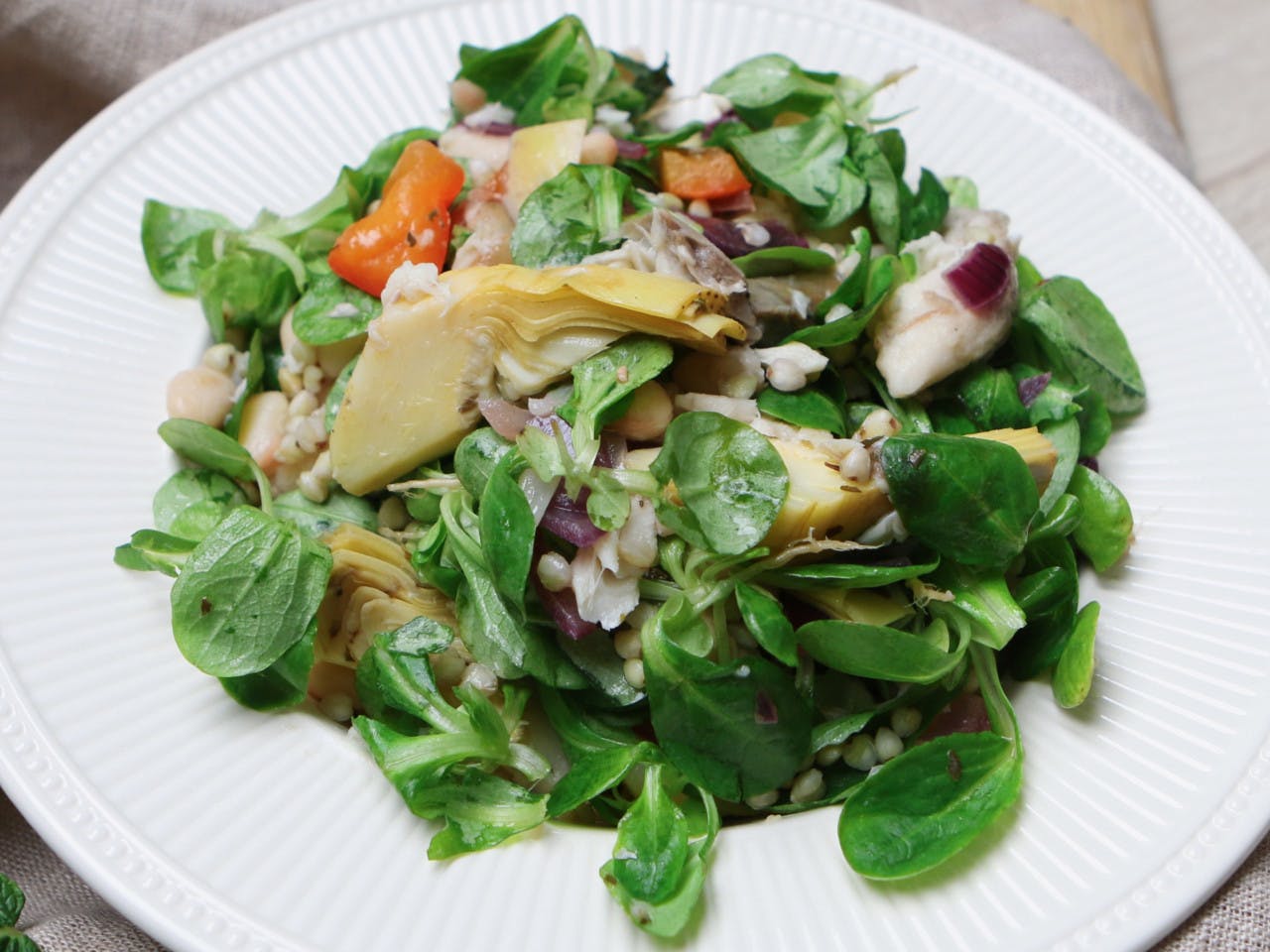 Buckwheat salad with mackerel and artichoke
