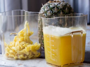Pineapple juice with ginger and lemon