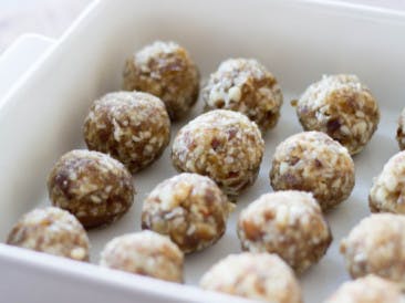 Superfood truffles with maca and cocoa