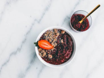 Easy Vegan berry smoothie bowl