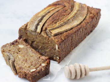 Banana bread with date and almonds
