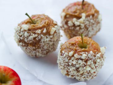 Sweet apples with almond dip