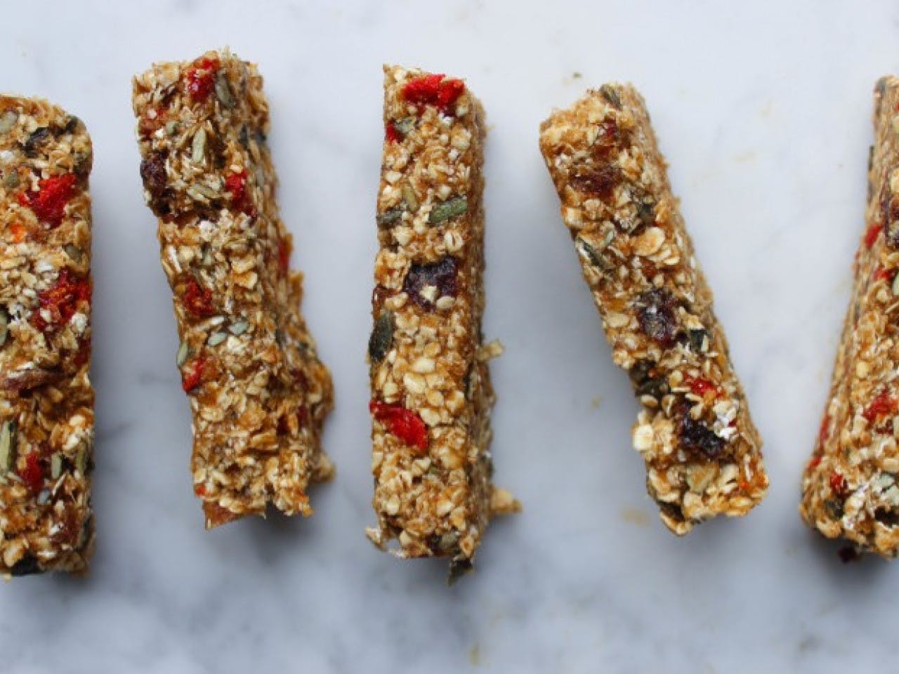 Muesli bars with grains and seeds