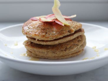 Oatmeal pancakes with apple