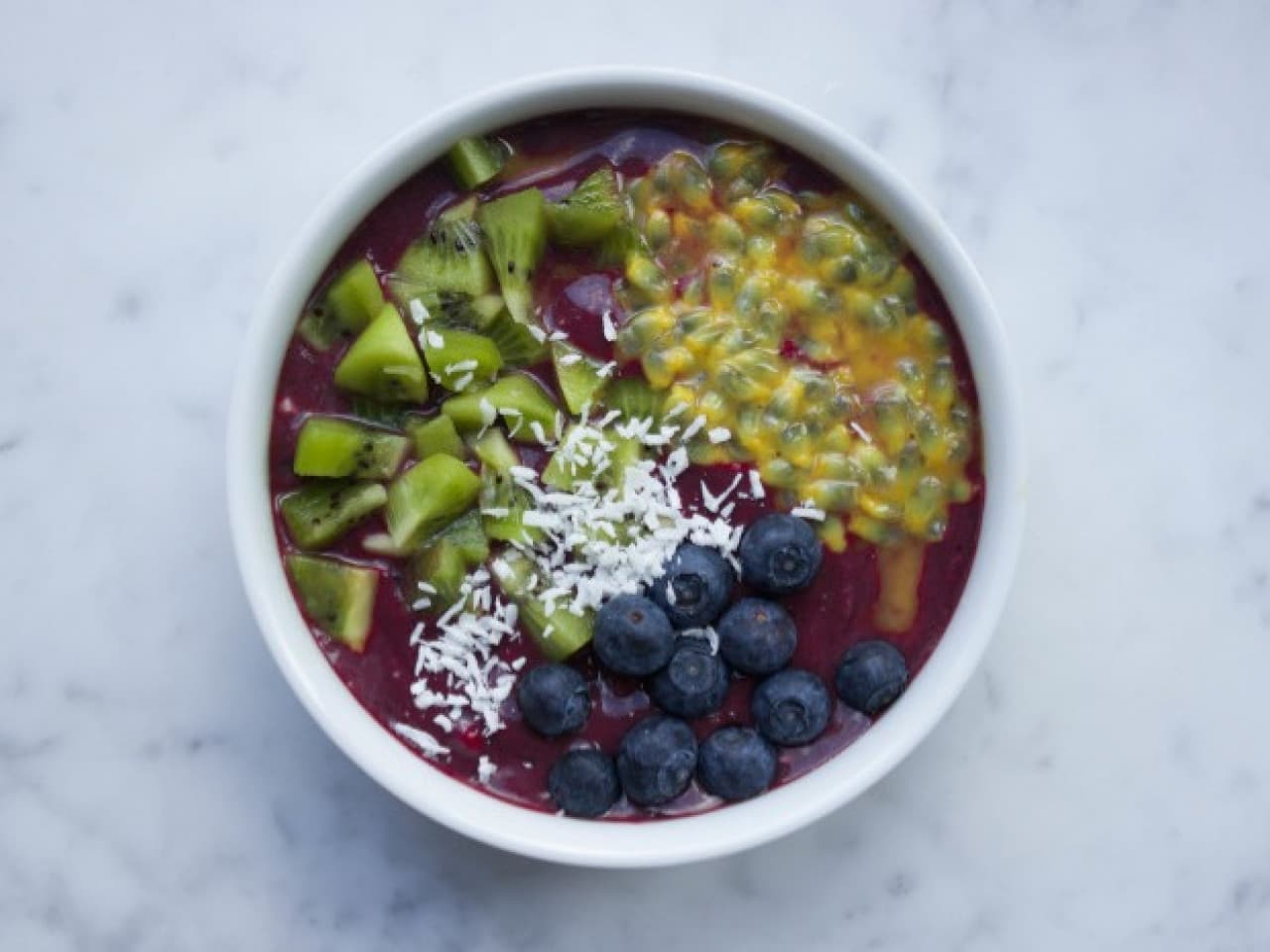 Acai bowl with mango