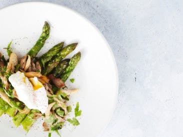 Fried green asparagus with oyster mushroom