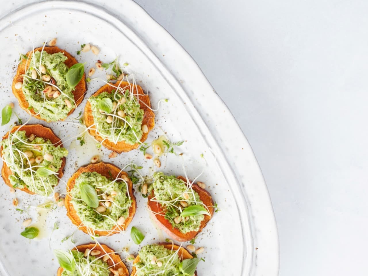 Sweet potato bruschettas with broccoli pesto