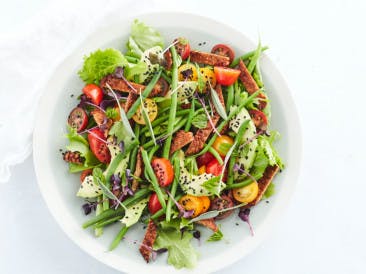 BLT 'Salad with tempeh bacon