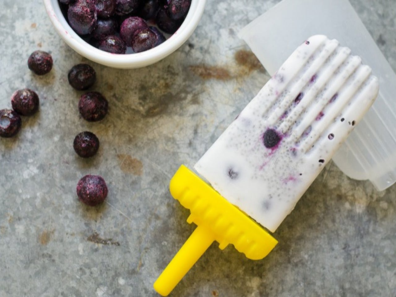Chia-coconut ice lollies with blueberries