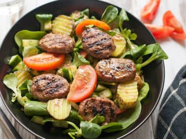 Amazing salad with mini hamburgers